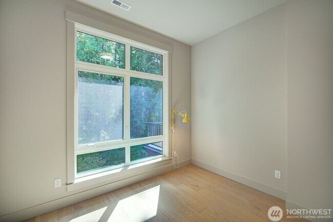 Building Photo - 4Bd/3.25Ba Issaquah House