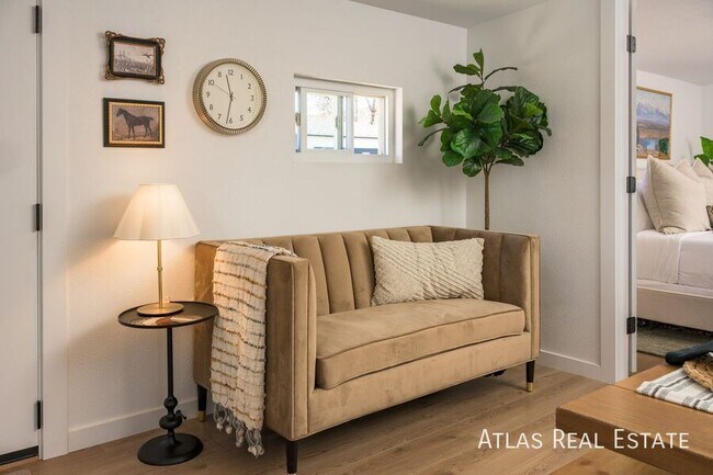 Building Photo - 5210 Quay St