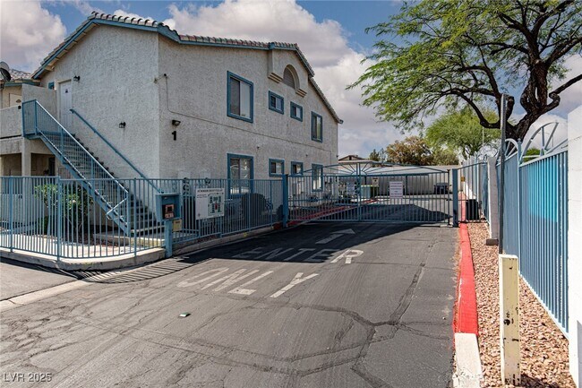 Primary Photo - 4960 Harrison Dr