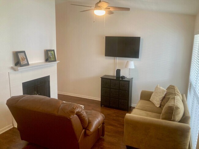 Building Photo - 3506 Cove View Cir