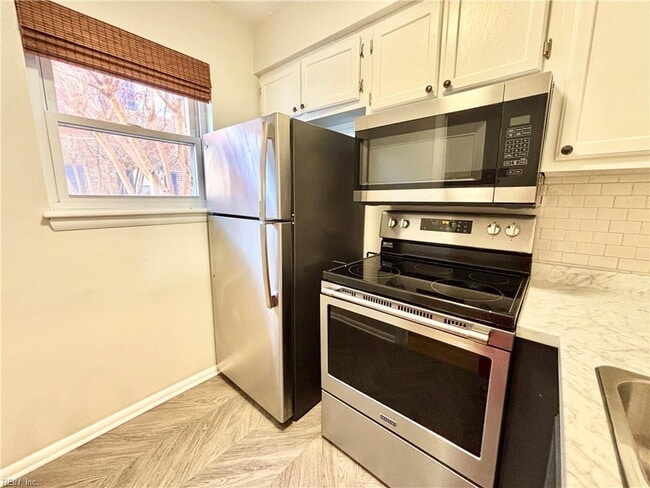 Building Photo - Gorgeous Condo in Willoughby Beach