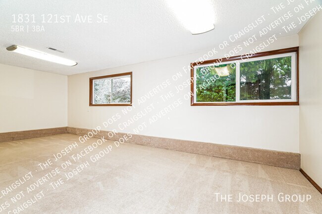 Building Photo - 1831 121st Ave SE