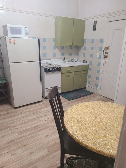 Building Photo - 2344 Prospect Ave E