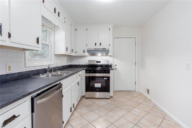 Building Photo - 1093 Caprice Dr