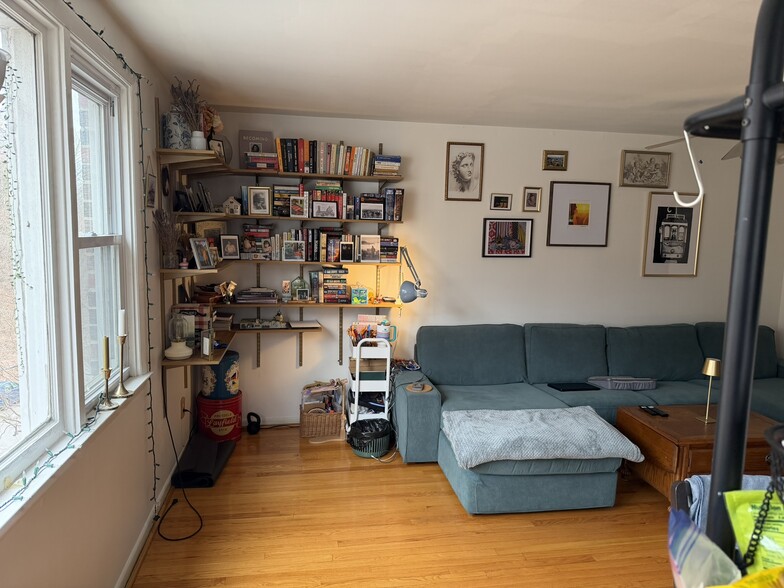 Building Photo - 620 Green Ln