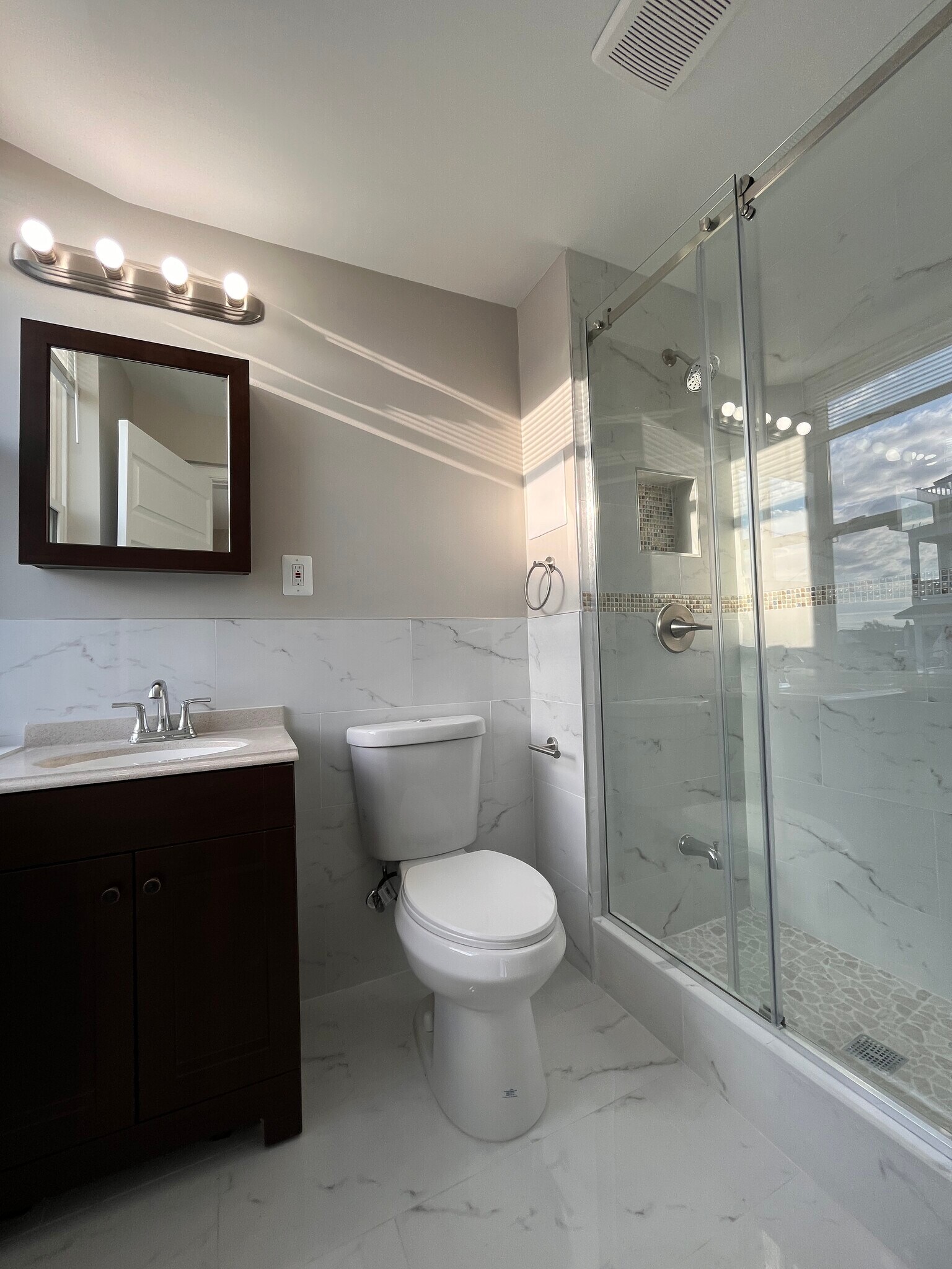 Building Photo - 101 S Victoria Ave