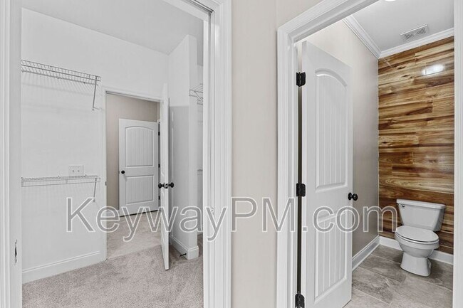 Building Photo - 716 Herrington Dr