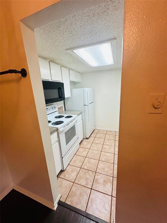 Building Photo - 2401 Leon St