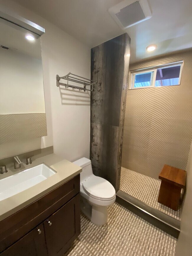 Building Photo - 2414-18 Monroe Ave