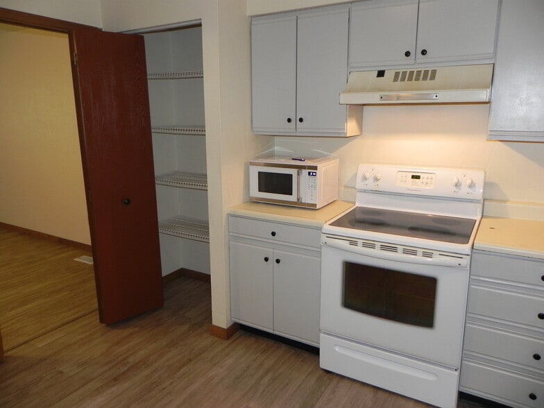 Building Photo - 6008 Red Oak Dr