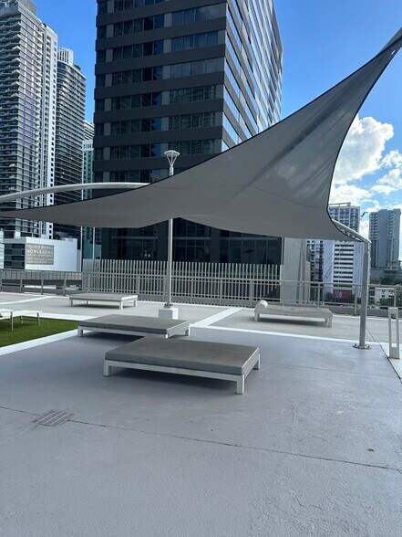 Building Photo - 690 SW 1st Ct