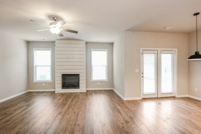 Building Photo - 1019 Smoky Mountain Springs Ln