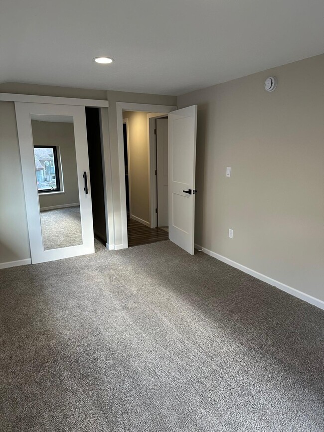 Building Photo - 1414 S Rebecca Ln