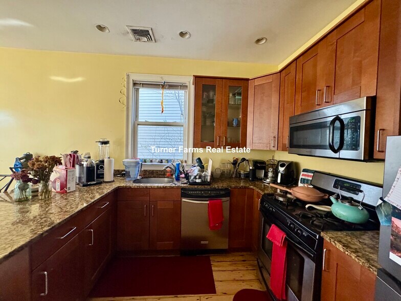 Primary Photo - 725 Parker St