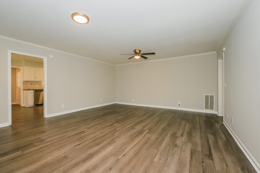 Building Photo - 4302 Castlewood Pkwy