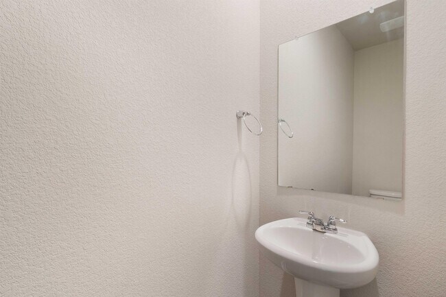 Building Photo - 1300 Anhalt Dr