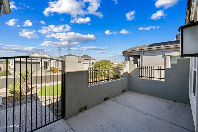 Building Photo - 1825 E Saguaro Park Ln