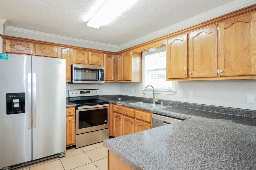 Building Photo - 6671 Hidden Fern Ln E