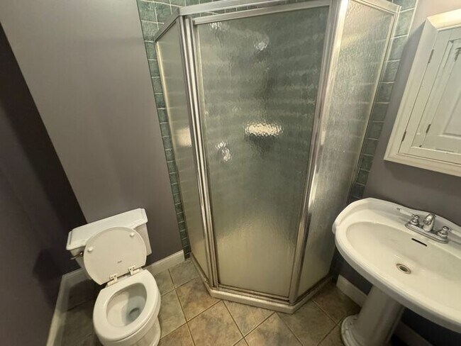 Building Photo - Must see 2 bed 2 bath!