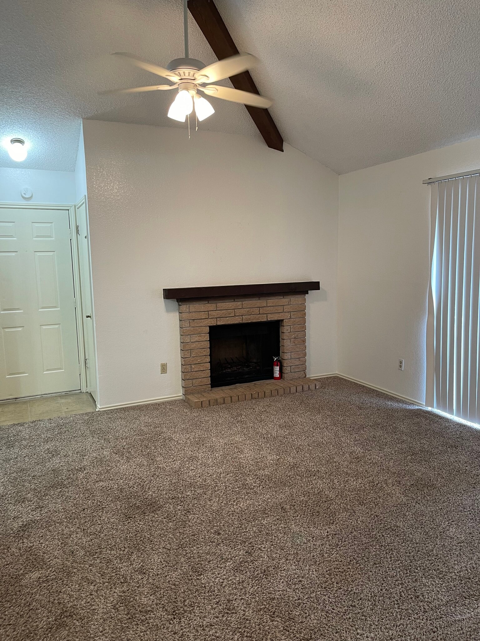 Building Photo - 1007 Spring Loop