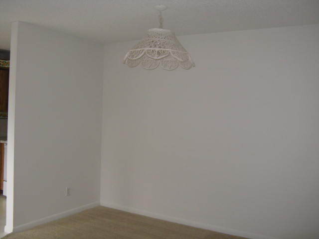 Building Photo - Parkwoods 5576-4