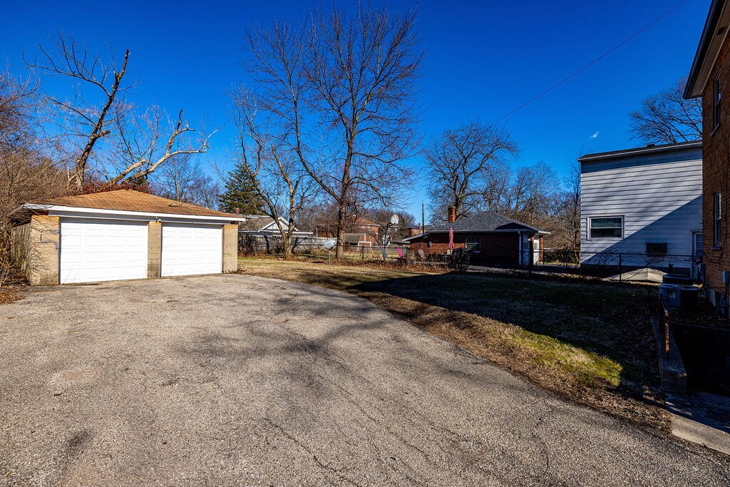 Building Photo - 4146 South Ave