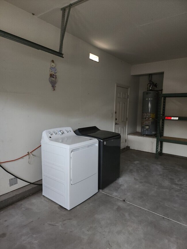 Building Photo - 5 Bedroom 3 Bathroom with 3 car Garage in the Sylvan School District