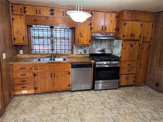 Building Photo - 556 Lamar Dr