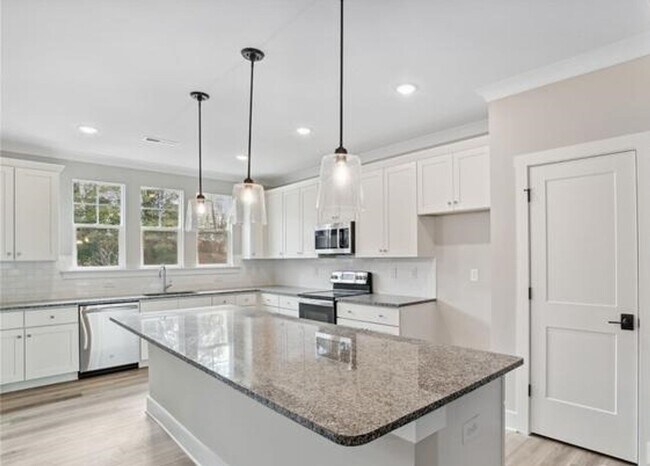 Building Photo - End-Unit Townhome w/3BR + 2-Car Garage + Balcony