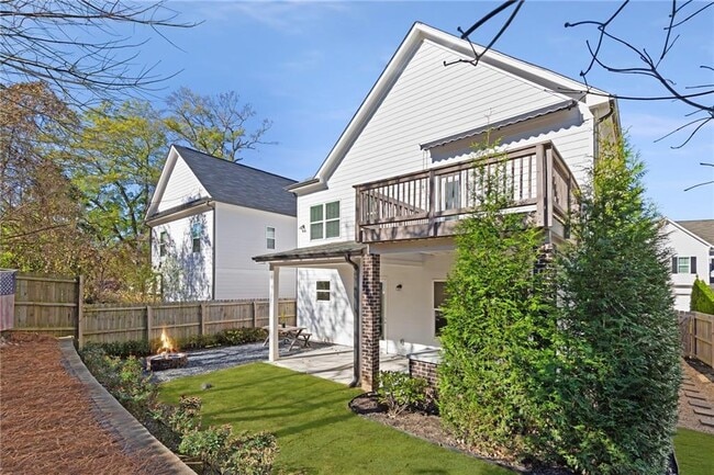 Building Photo - 1859 Commons Pl NW