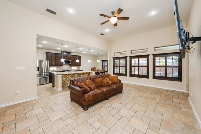 Building Photo - 318 Silverleaf Oak