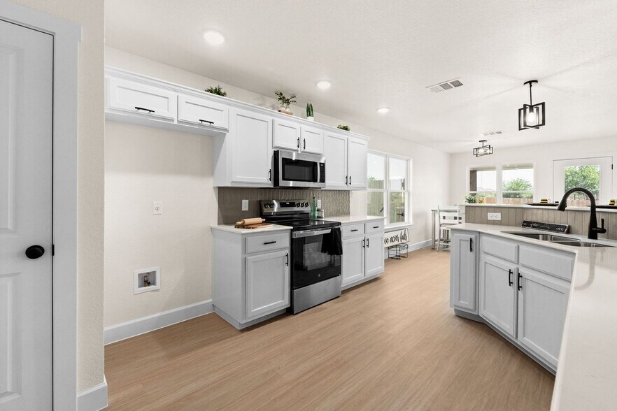 Building Photo - 2115 Blackhawk Lp