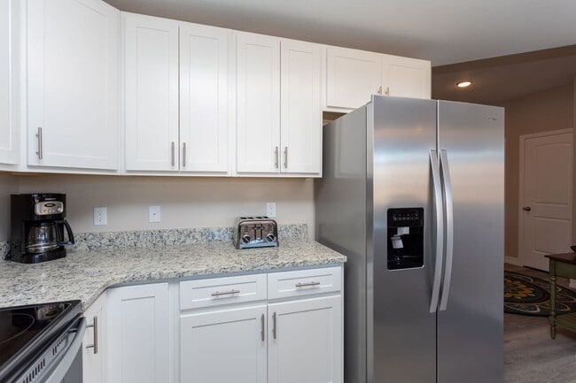 Building Photo - Stylish 3-Bedroom Townhome with Fireplace, Modern Kitchen & Spacious Layout!