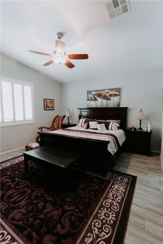 Building Photo - Single Story Home with Lush Backyard! Comi...