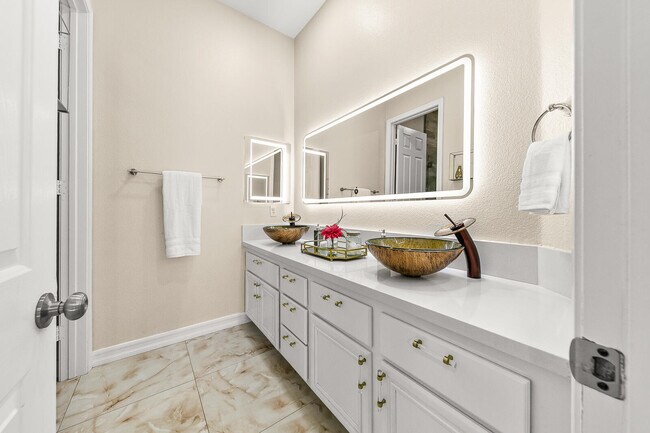 Building Photo - 46211 Roadrunner Ln