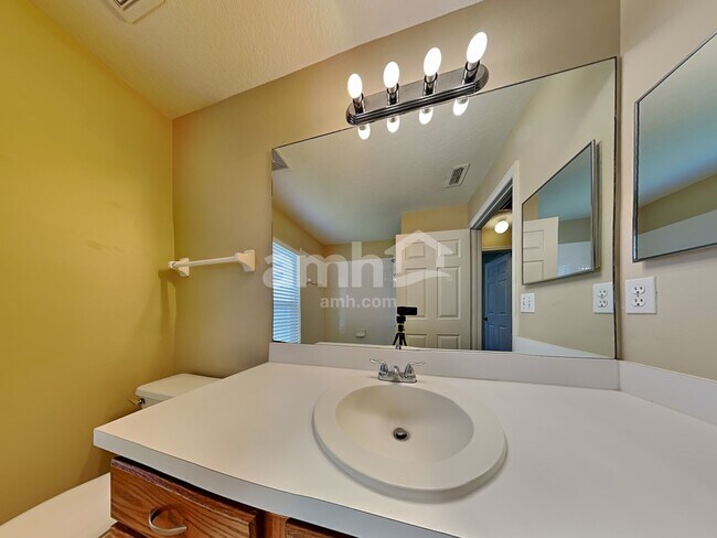 Building Photo - 1353 Crimson Clover Ln