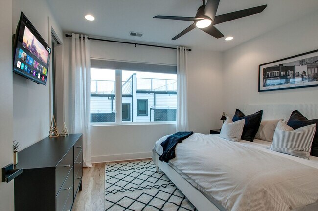 Building Photo - 2807 Delaware Ave