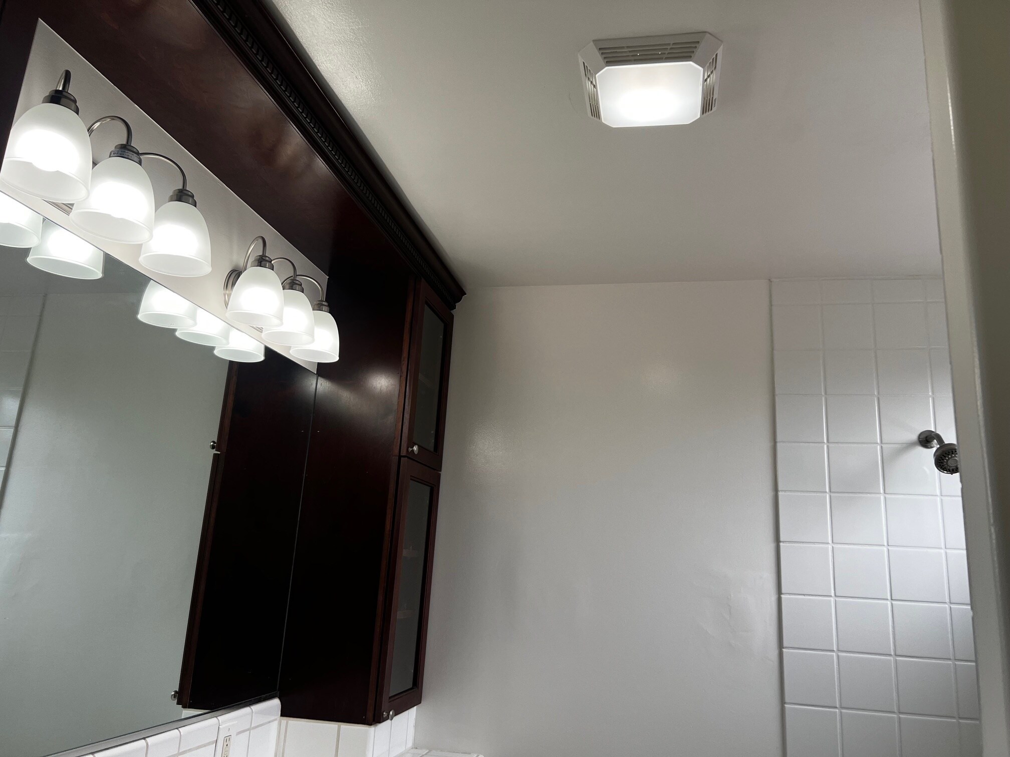 Building Photo - 323 S Francisca Ave