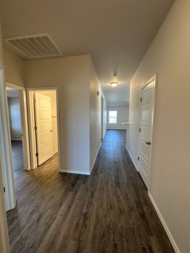 Building Photo - Now Preleasing Beautiful 3-Bedroom Home in Broken Arrow