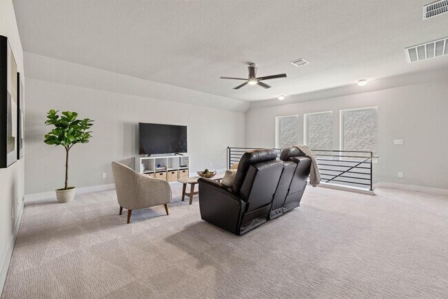 Building Photo - 708 Pinnacle Dr