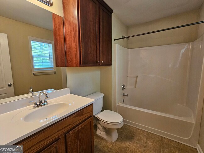 Building Photo - 3196 Cedar Glade Ln NE