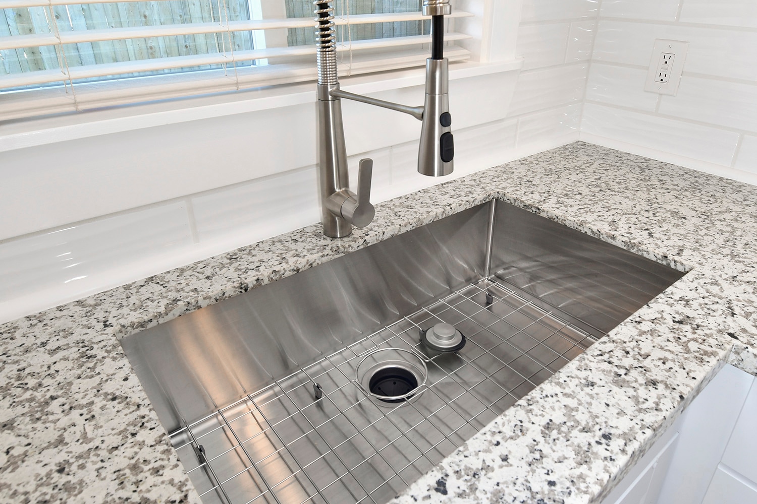 Building Photo - 6 SE 136th Ave