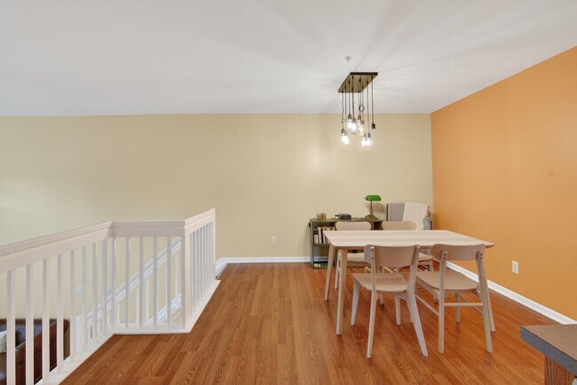 Building Photo - 1930 Lindsay Ln