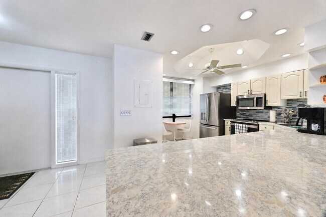 Building Photo - 9900 S Ocean Dr