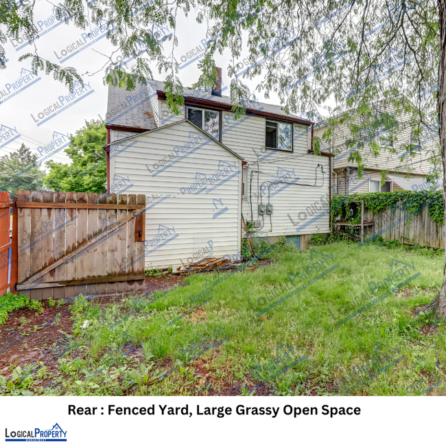 Building Photo - 2/1.5 Upper Flat w/Fncd-in Yrd,Frdg,Stv,Mc...