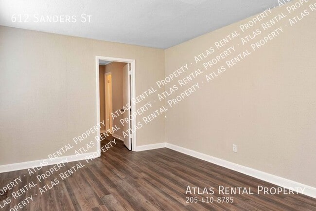 Building Photo - 612 Sanders St