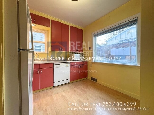 Building Photo - 910 N Union Ave