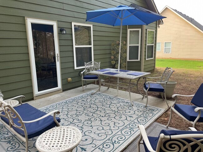 Building Photo - 2642 Dayview Ln