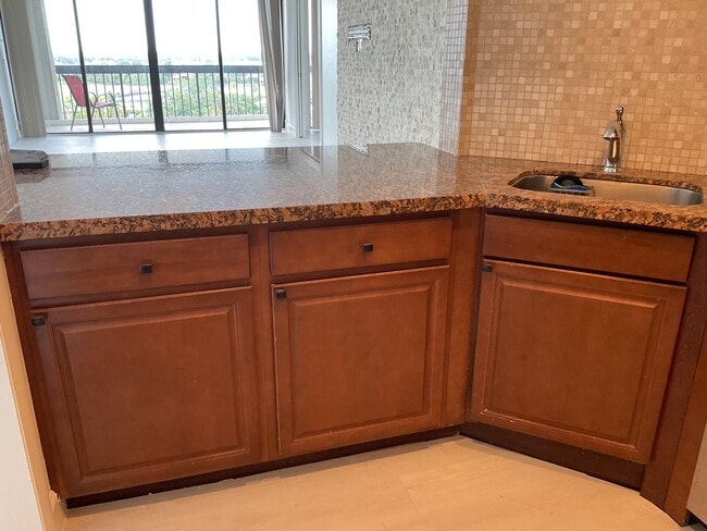 Building Photo - 2425 Presidential Way