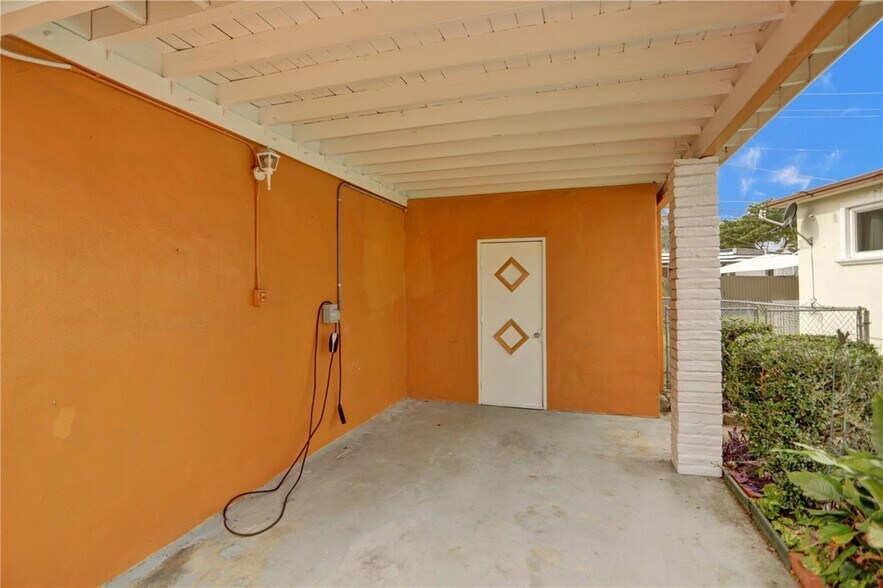 Building Photo - 12140 NE Miami Ct